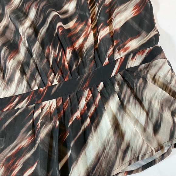 Cool abstract print blouse in browns, red and black by Hinge - Picture 11 of 11